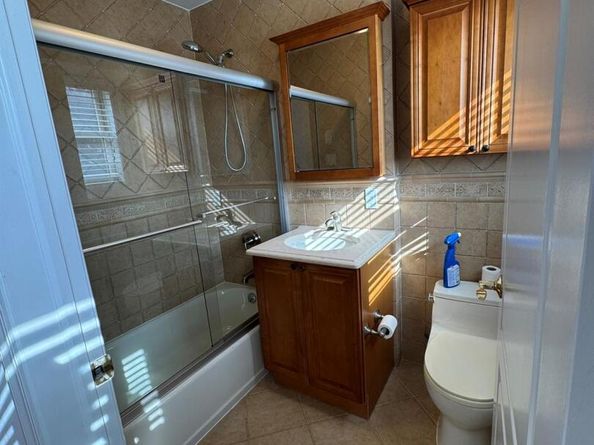 42-23 212 Street 3C, Bayside NY 11361