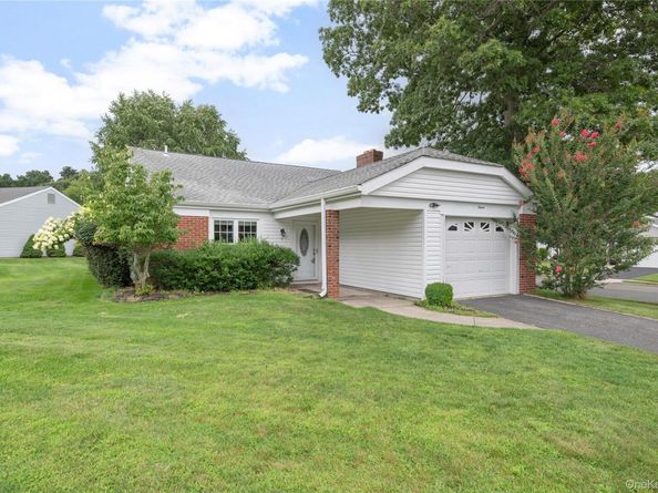 7 Avon Court, Ridge NY 11961
