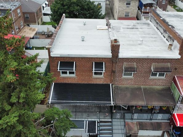 954 E 212th Street, Bronx NY 10469