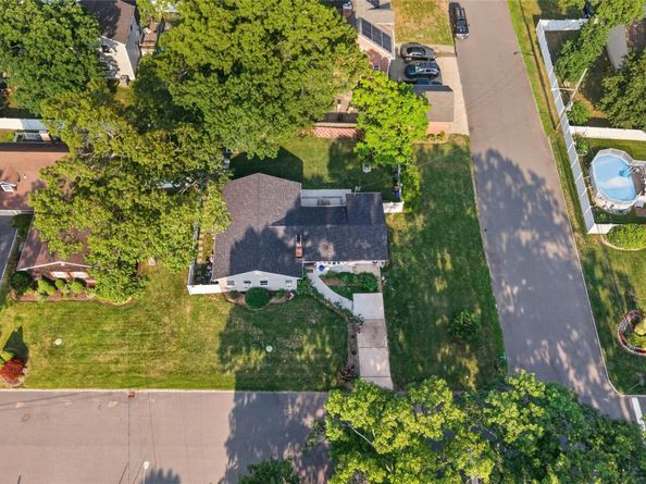 25 Putnam Avenue, West Babylon NY 11704