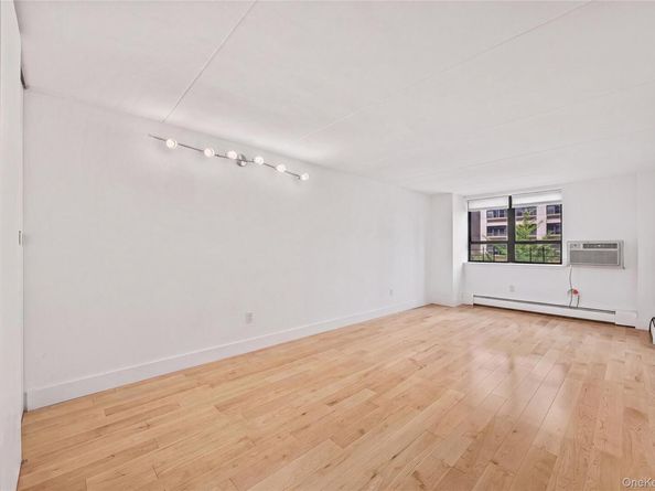 220 Manhattan Avenue 2N, New York (Manhattan) NY 10025
