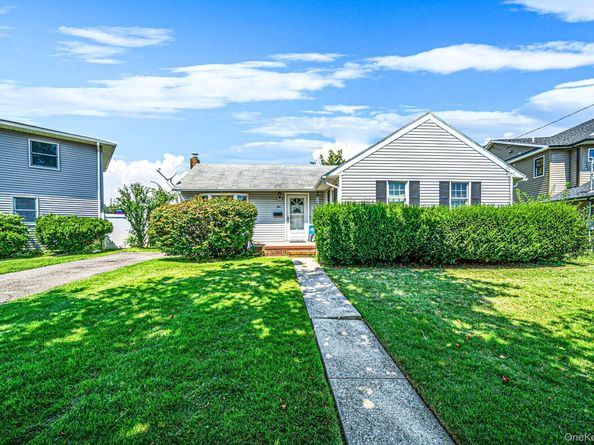 1 Bradish Lane, Babylon NY 11702