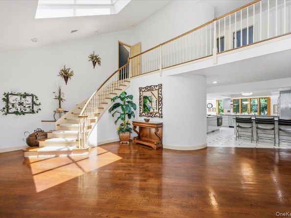 33 Meadow Farm Road, East Islip NY 11730