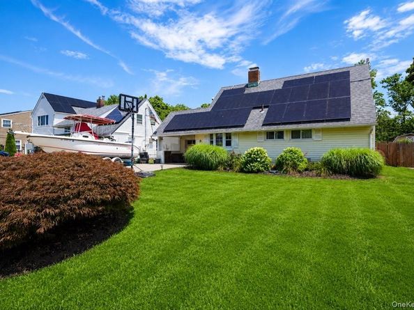 9 Skimmer Lane, Levittown NY 11756