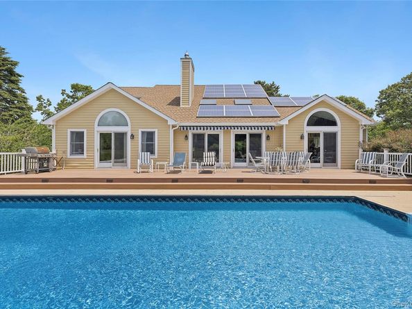 3 Chivas Court, Southampton NY 11968