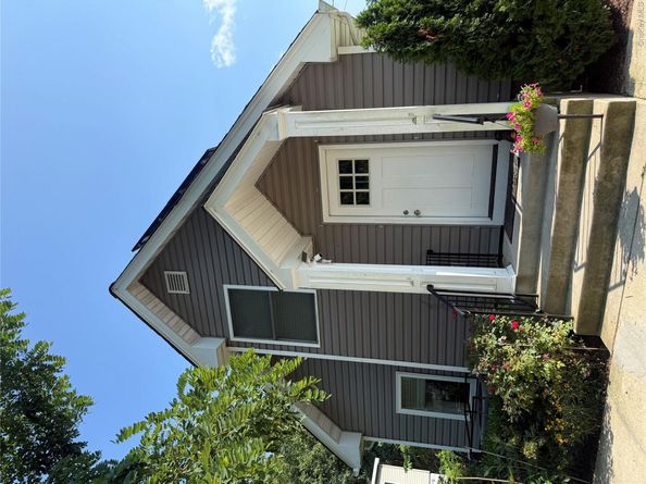 16 Oak Avenue, Riverhead NY 11901
