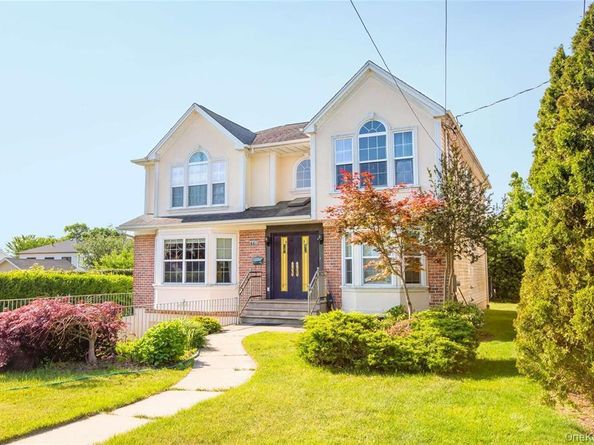 66 Maple Street A, Roslyn Heights NY 11577