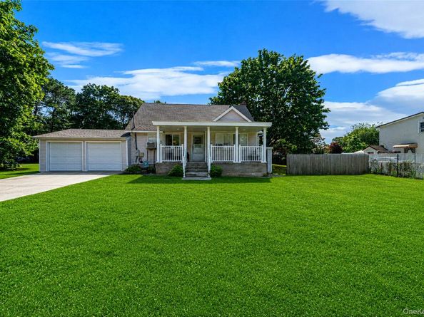 1641 E 3rd Avenue, Bay Shore NY 11706
