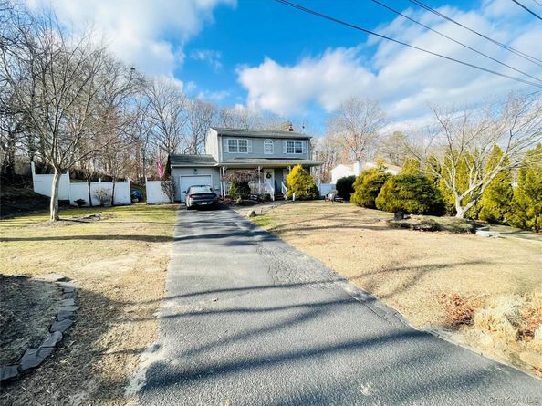 565 Starlight Drive, Shirley NY 11967