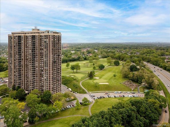 270-10 Grand Central Parkway 3F, Floral Park NY 11005