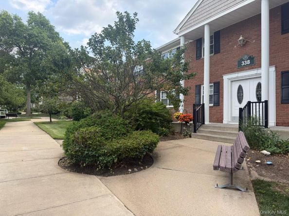 338 Lakeland Avenue 6 E, Sayville NY 11782