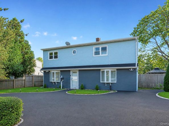 46 Stone Lane, Levittown NY 11756