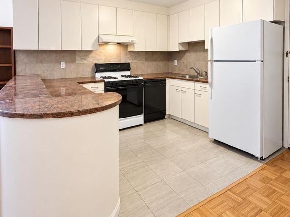 13347 Sanford Avenue 8E, Flushing NY 11355