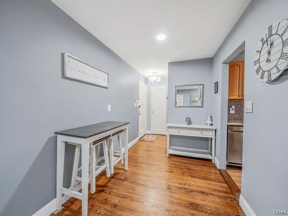 8 Terrace Circle 1G, Great Neck NY 11021