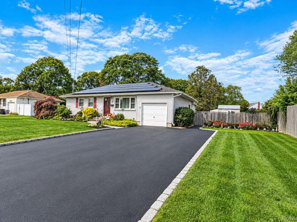 3 Gale Road, Oakdale NY 11769