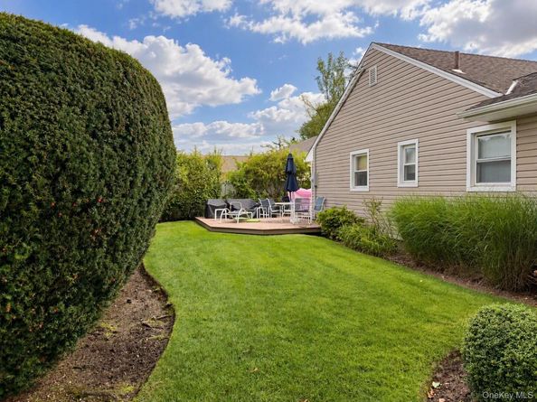 3473 S Hawthorne Drive S, Wantagh NY 11793