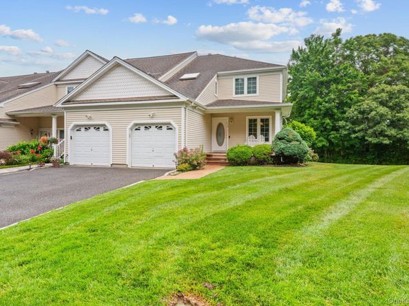 16 Lindbergh Circle, Huntington NY 11743