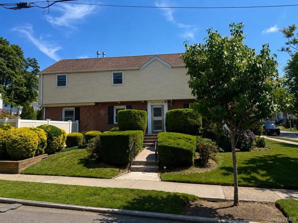 21104 Richland Avenue, Oakland Gardens NY 11364