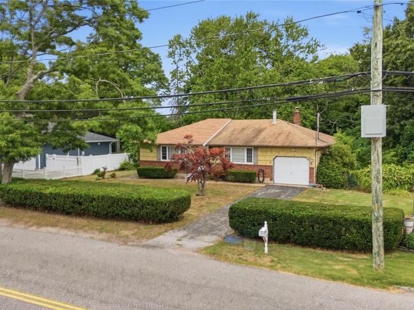 385 Manhattan Boulevard, Islip Terrace NY 11752