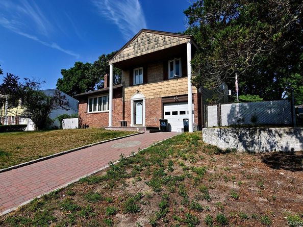 36 Willow Street, Selden NY 11784