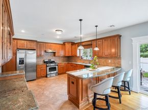 14 Kent Road, Valley Stream NY 11580