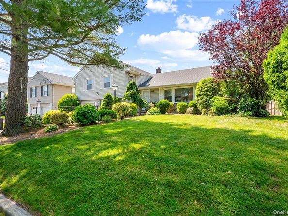 842 Fiske Street, Woodmere NY 11598