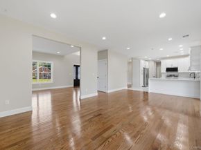 11 Henry Avenue, Ronkonkoma NY 11779