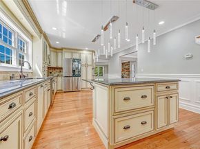 20 Woods Place, Rockville Centre NY 11570