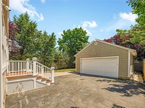 20 Woods Place, Rockville Centre NY 11570