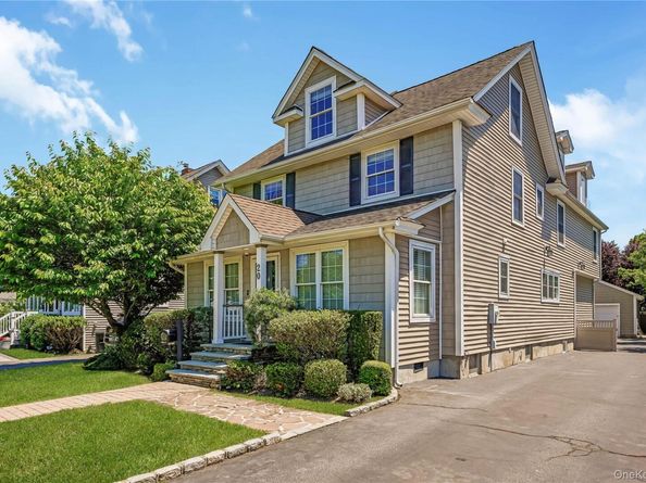 20 Woods Place, Rockville Centre NY 11570