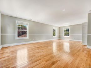 20 Woods Place, Rockville Centre NY 11570