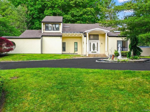 126 Bagatelle Road, Melville NY 11747