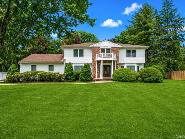 35 High Pasture Circle, Dix Hills NY 11746