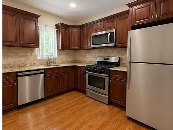 18 Elizabeth Court, Hempstead NY 11550