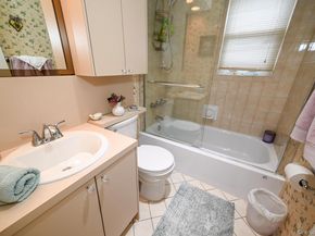 1006 Glen Drive, Franklin Square NY 11010