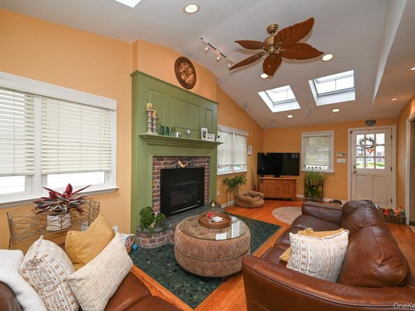 1006 Glen Drive, Franklin Square NY 11010
