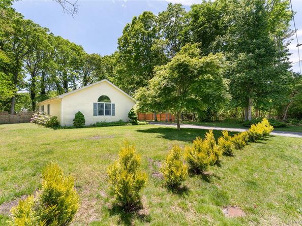 47 Suffolk Road, Hampton Bays NY 11946