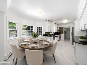 7 New Jersey Court, Dix Hills NY 11746