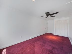 7 New Jersey Court, Dix Hills NY 11746