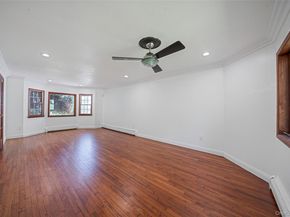 7 New Jersey Court, Dix Hills NY 11746