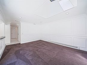 7 New Jersey Court, Dix Hills NY 11746