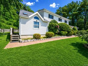 7 New Jersey Court, Dix Hills NY 11746