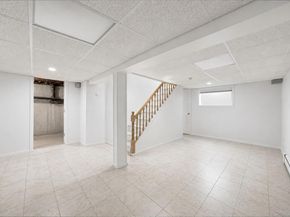 7 New Jersey Court, Dix Hills NY 11746