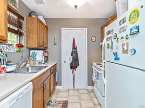 17 Stone Commons, Yaphank NY 11980