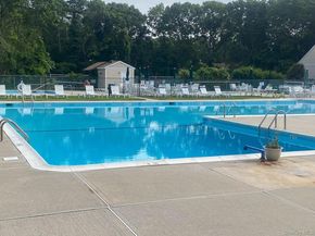 17 Stone Commons, Yaphank NY 11980