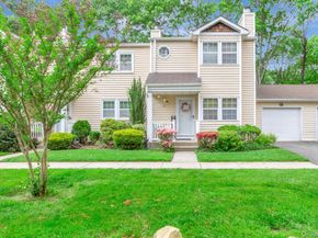 17 Stone Commons, Yaphank NY 11980