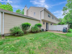 17 Stone Commons, Yaphank NY 11980