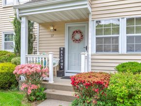 17 Stone Commons, Yaphank NY 11980