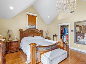 71 Swing Lane, Levittown NY 11756