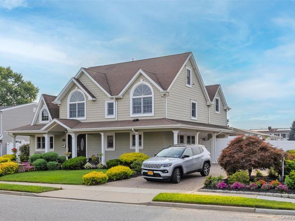 71 Swing Lane, Levittown NY 11756
